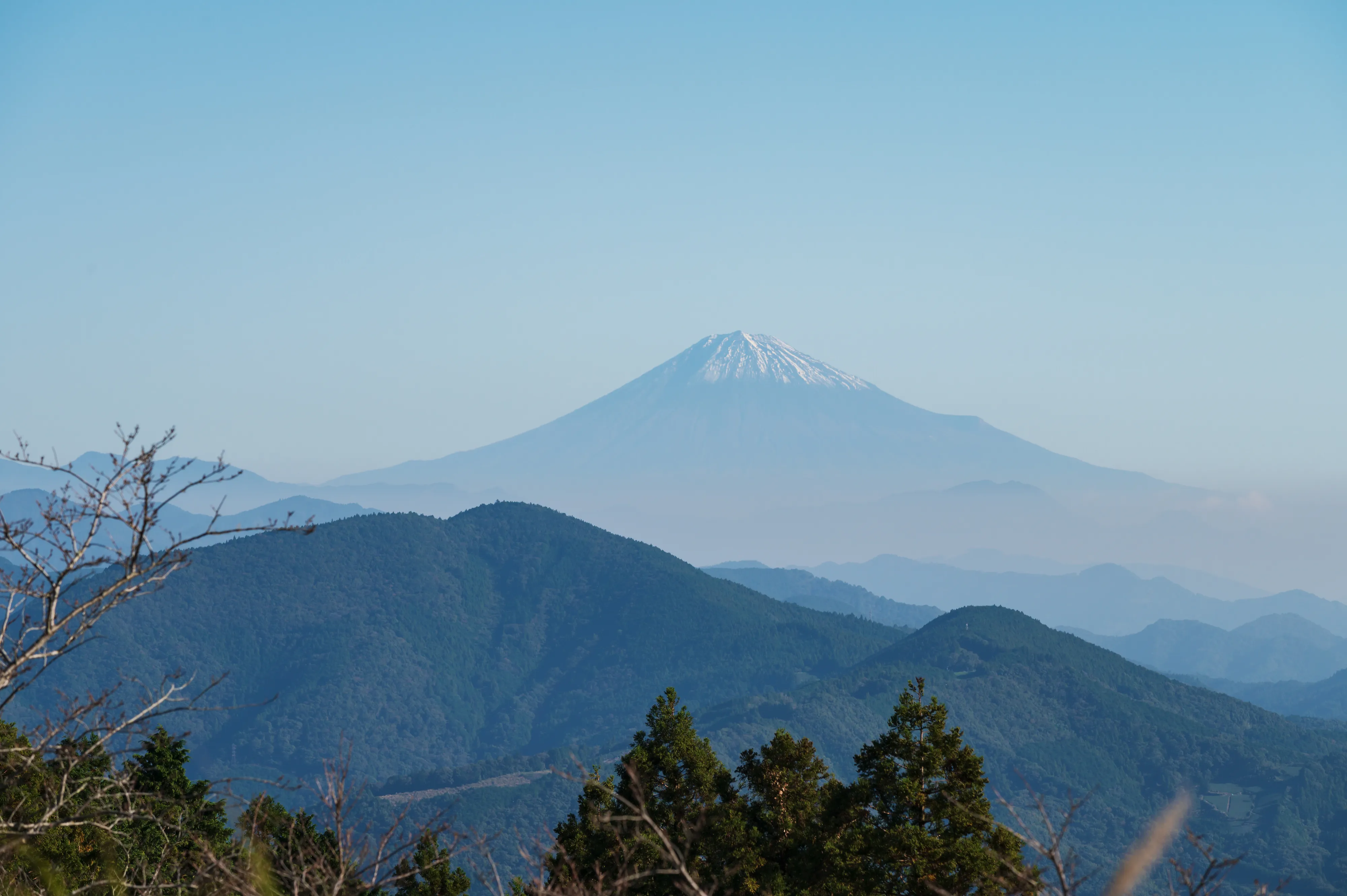 粟ヶ岳から見える富士山